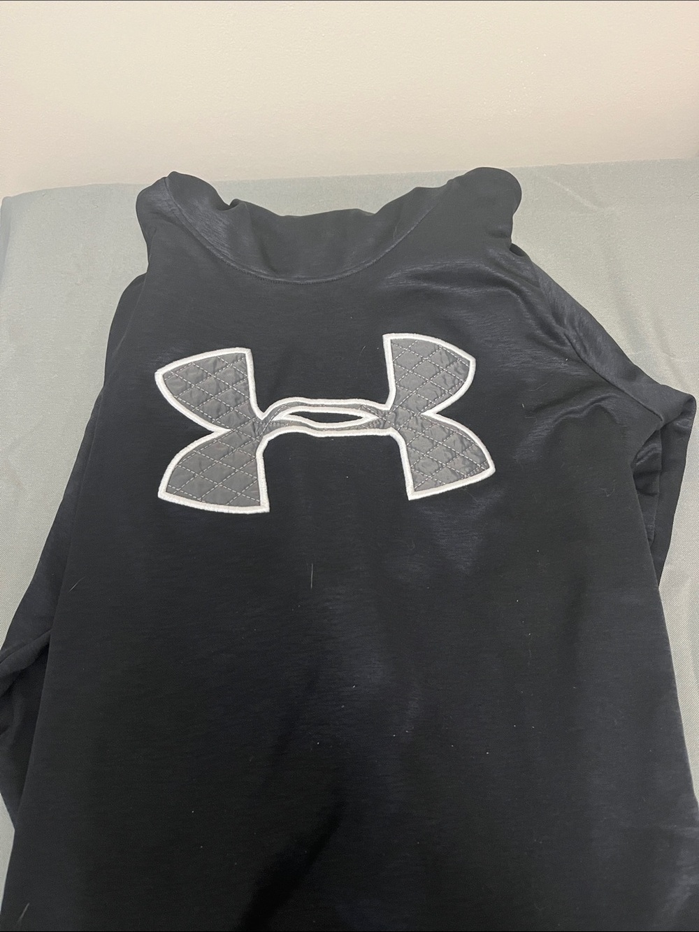 Under Armour Black Pullover Hoodie with Quilted Gray Logo